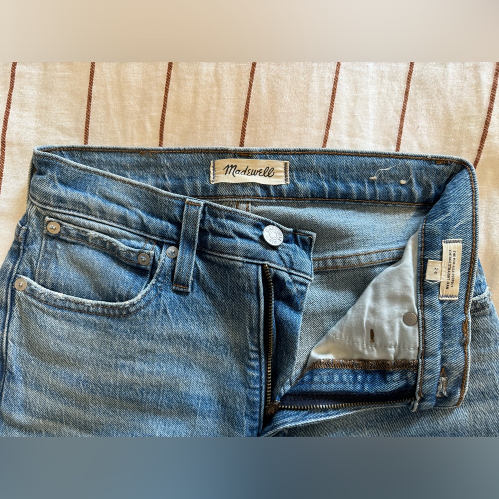 Maxwell - mid rise perfect vintage straight jean - size 24